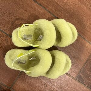Ugg size 8 OH YEAH slipper sandals in sulfer